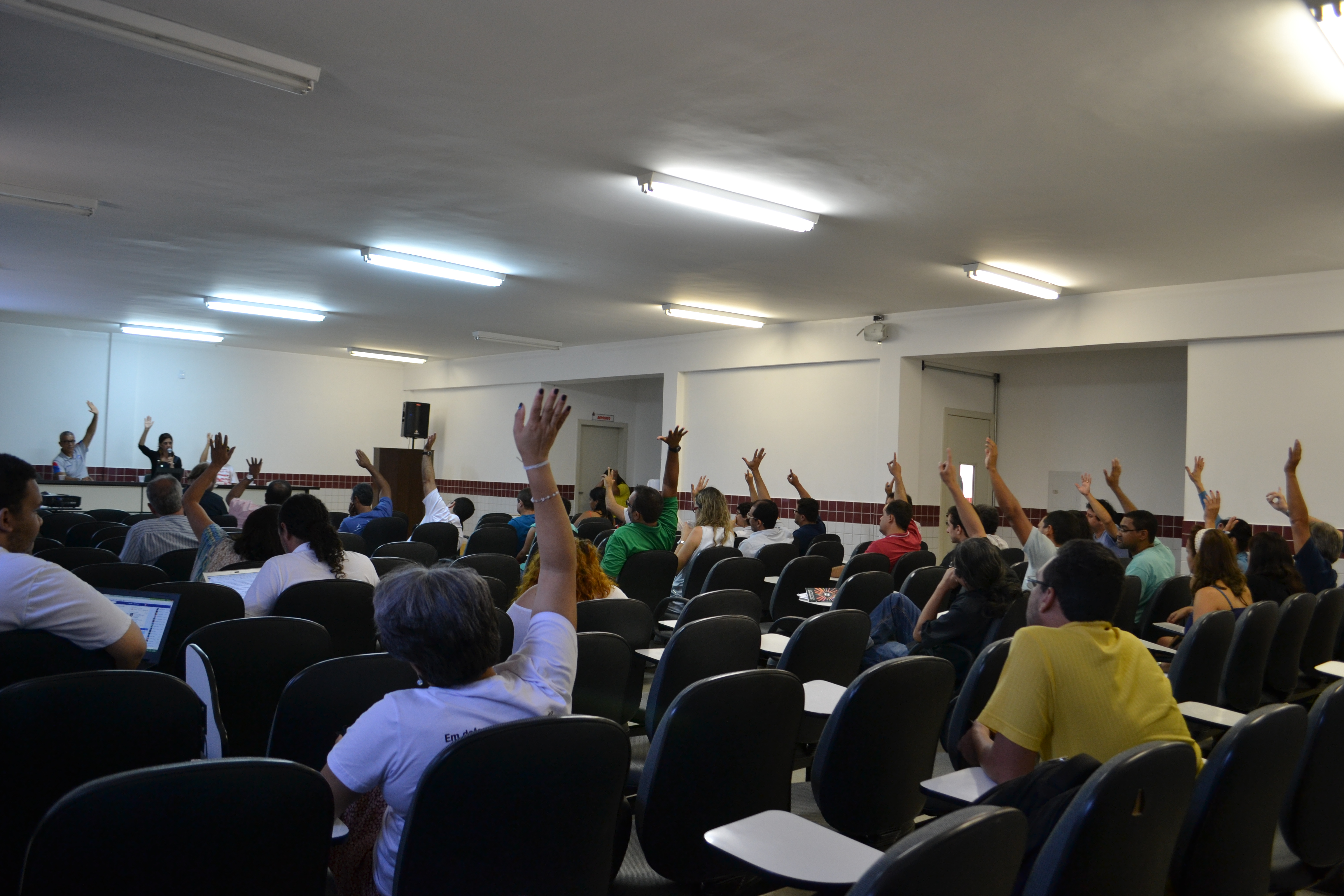 Professores da UESB paralisarão atividades no dia 15 de abril contra o PL 4330