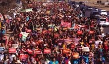 Mulheres indígenas marcham em Brasília (DF) em defesa de seus corpos, territórios e direitos