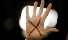 A cada 17 horas, ao menos uma mulher foi vítima de feminicídio em 2024