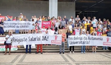 Em assembleia histórica, docentes da Uemg aprovam greve por tempo indeterminado