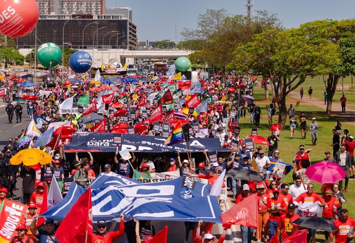 Milhares de servidoras e servidores públicos marcham contra a reforma Administrativa