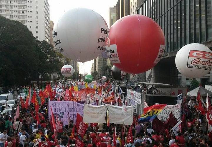 Mais de 15 mil vão às ruas em SP em manifestação histórica contra o ajuste fiscal