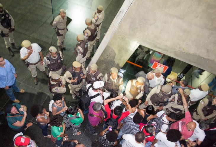 Governo do PT usa repressão policial para impedir manifestações contra o “pacote de maldades”