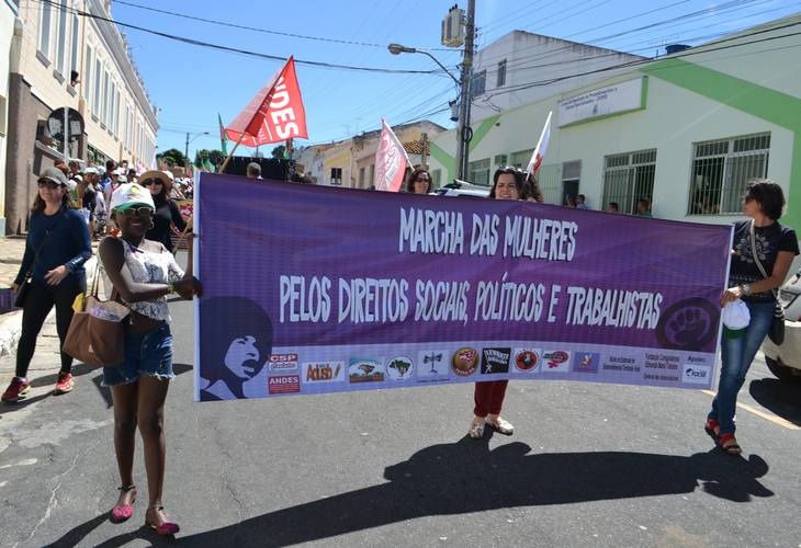 Marcha das Mulheres mobiliza centenas de pessoas em Vitória da Conquista