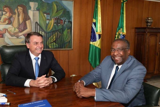 Bolsonaro indica ex-presidente do FNDE para o cargo de Ministro da Educação