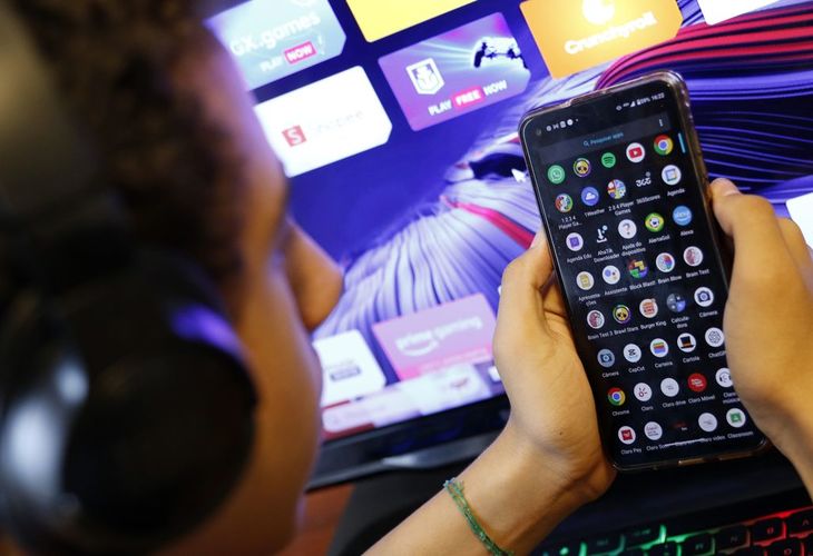Casos de Jones Manoel e Felca expõem urgência da regulação das plataformas digitais no país