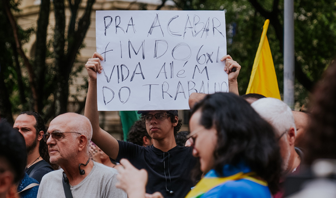 Impactos da redução de jornada são debatidos no 11º artigo do dossiê “Fim da escala 6x1”