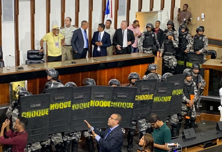 Deputados aprovam nova Reforma da Previdência na Bahia com repressão policial a manifestantes
