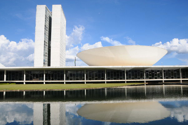 Proposta que extingue abono permanência tramita na Câmara dos Deputados