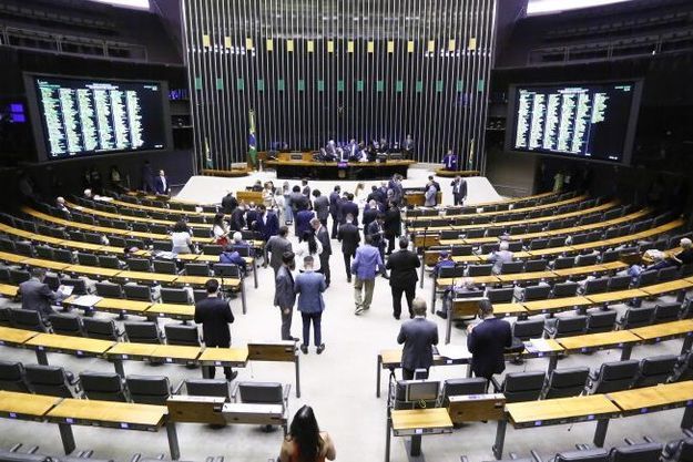 PEC que permite acumulação de cargo a docente é pautada e pode acelerar Reforma Administrativa