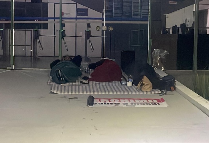 Docentes das Universidades Estaduais realizam vigília de 24h na SEC em busca de negociação com o Governo Jerônimo