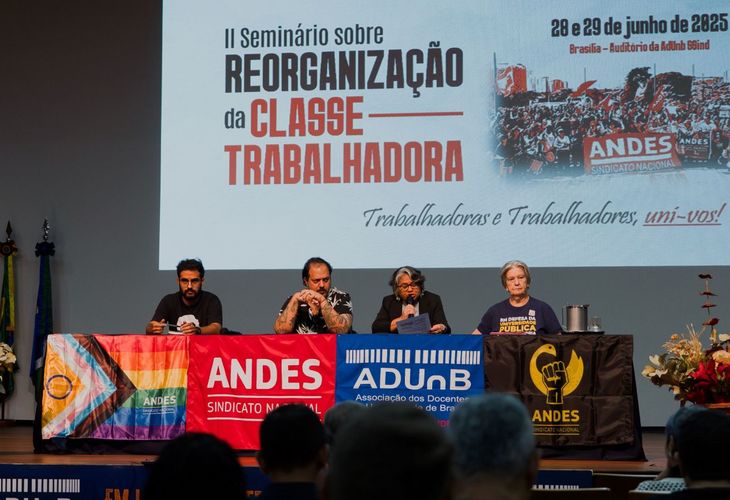 Desafios para a reorganização da classe trabalhadora foram discutidos no primeiro dia de seminário do ANDES-SN