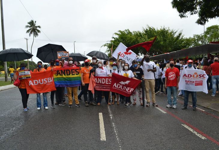 Docentes da Bahia protestaram por reposição inflacionária nesta quinta-feira (28)