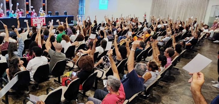 Após mais de um mês de greve, docentes da Uerj e da UnDF mantêm paralisação 