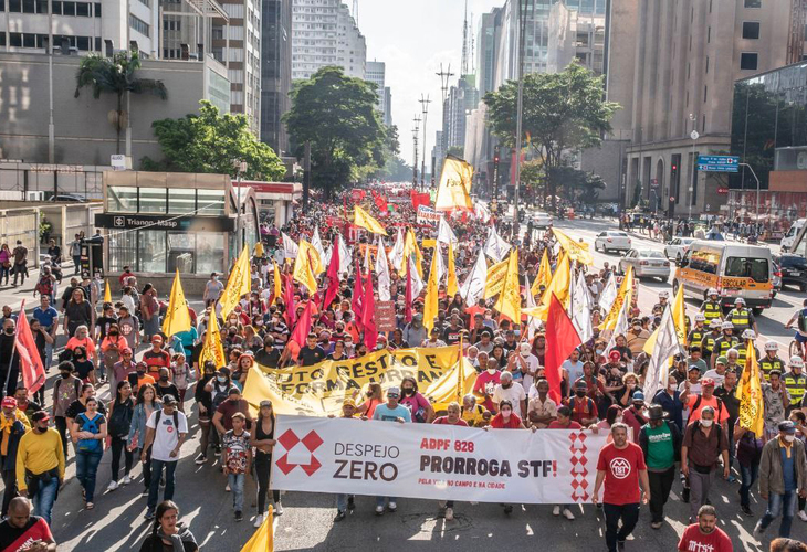Movimentos populares protestam pela prorrogação da liminar que proíbe despejos na pandemia
