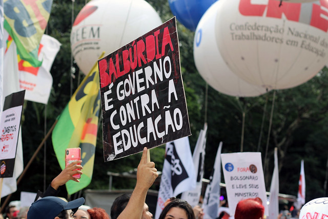 Dia 30 de maio, estudantes e professores prometem tomar as ruas novamente em defesa da Educação