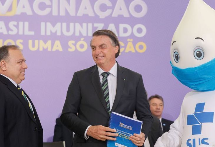 Bolsonaro faz lançamento de plano de imunização que não tem data para início de vacinação