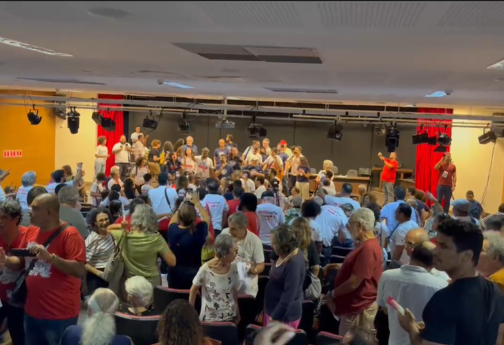 Diante da derrota iminente, diretoria da Apub tenta suspender assembleia do golpe