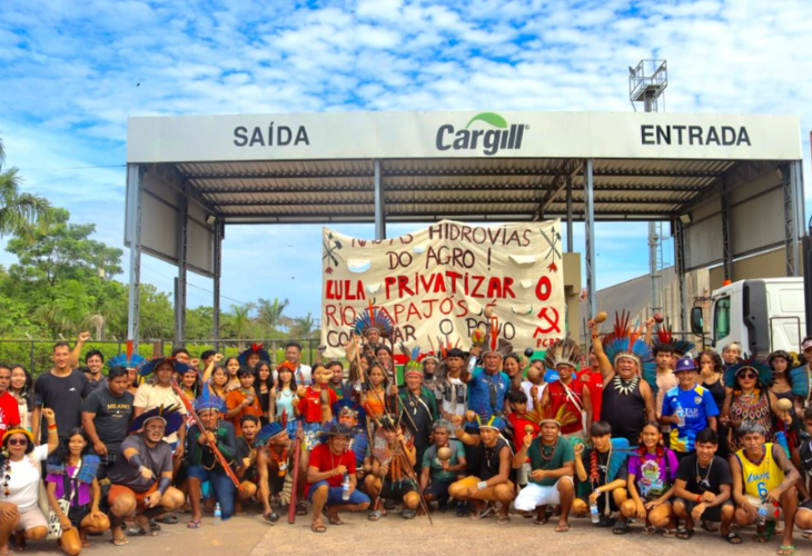 Indígenas e movimentos sociais ocupam porto da Cargill e fazem barqueata contra privatização do Tapajós (PA)