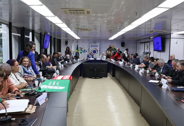 Governo impõe pautas e recusa debate com as servidoras e os servidores públicos em reunião