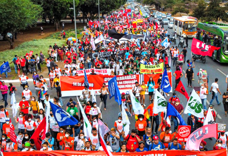Brasília: 5 mil protestam em defesa da Educação e contra privatizações