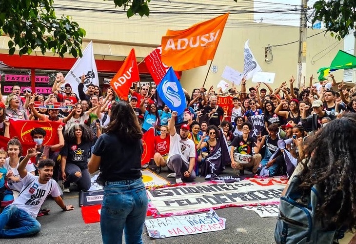 Adusb participa de ato contra Bolsonaro em Conquista