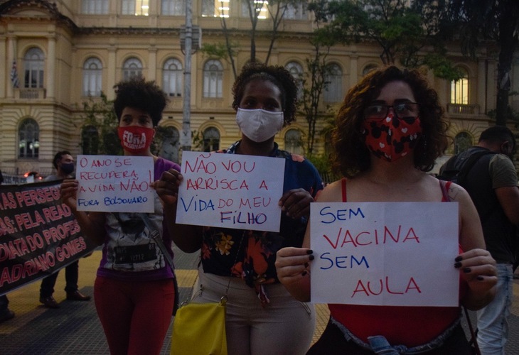 Governo ignora pandemia e determina volta às aulas presenciais no ensino médio em São Paulo