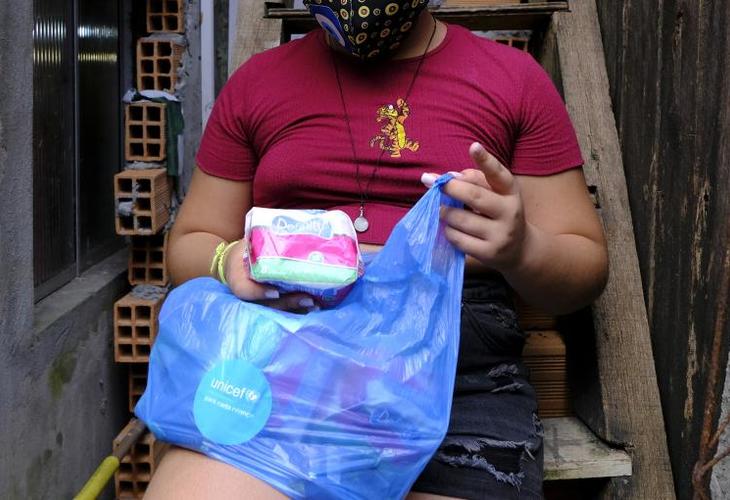 Bolsonaro veta distribuição gratuita de absorventes a estudantes e mulheres de baixa renda
