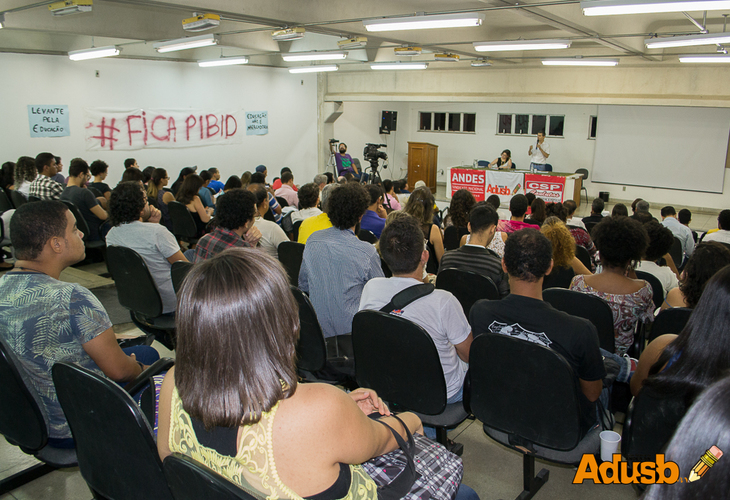 Curso de Formação Política e Sindical debate crise brasileira, ajuste fiscal e universidade
