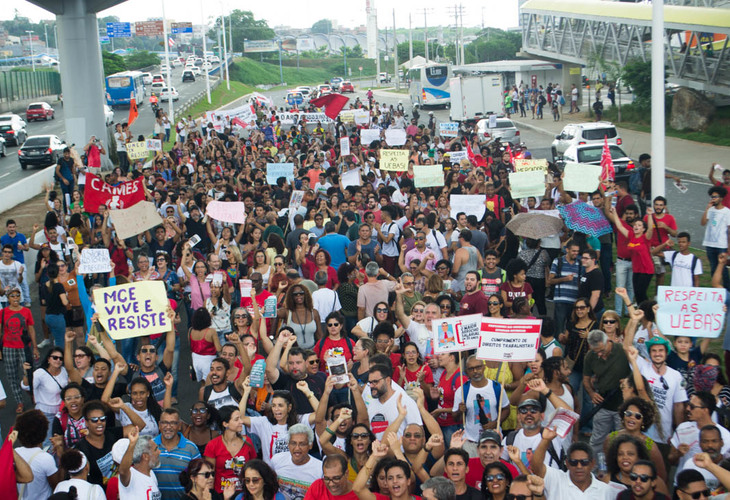 Grande ato mostra a força da luta de professores e estudantes das Universidades Estaduais da Bahia