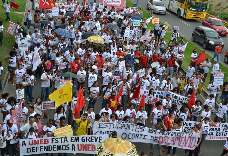 Conquistas da greve: 1ª etapa do acordo é cumprida e 235 professores têm direitos respeitados