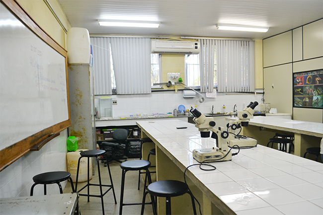  Falta de materiais em laboratórios compromete atividades do curso de Biologia na Uesb