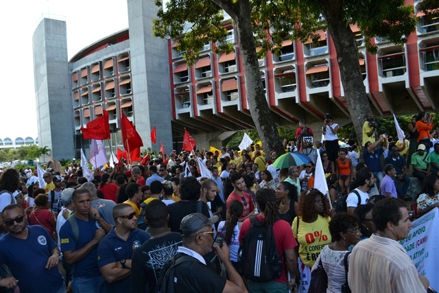 Reajuste linear: Governo da Bahia economiza a custa dos servidores públicos