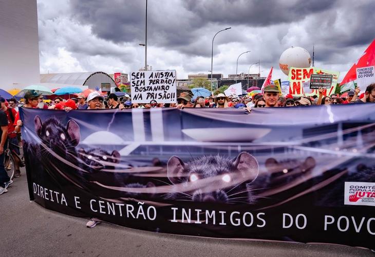 Manifestantes ocupam as ruas do país contra o PL da Dosimetria e projetos que atacam direitos 