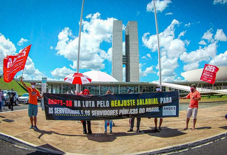 Na luta por recomposição salarial emergencial, docentes participam de semana de lutas em Brasília
