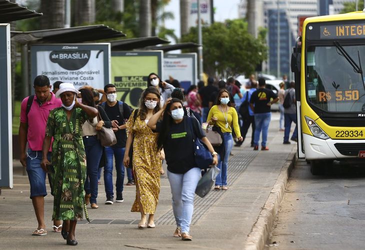 Negacionismo de Bolsonaro faz pandemia voltar a crescer no Brasil