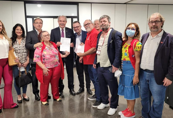 Servidoras e servidores públicos protocolam carta de reivindicações à equipe de transição do governo Lula