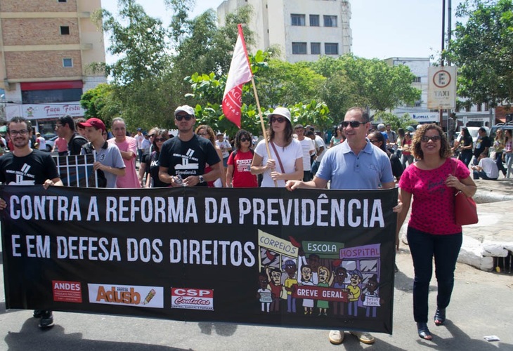 Protesto no Centro de Vitória da Conquista contra a Reforma da Previdência