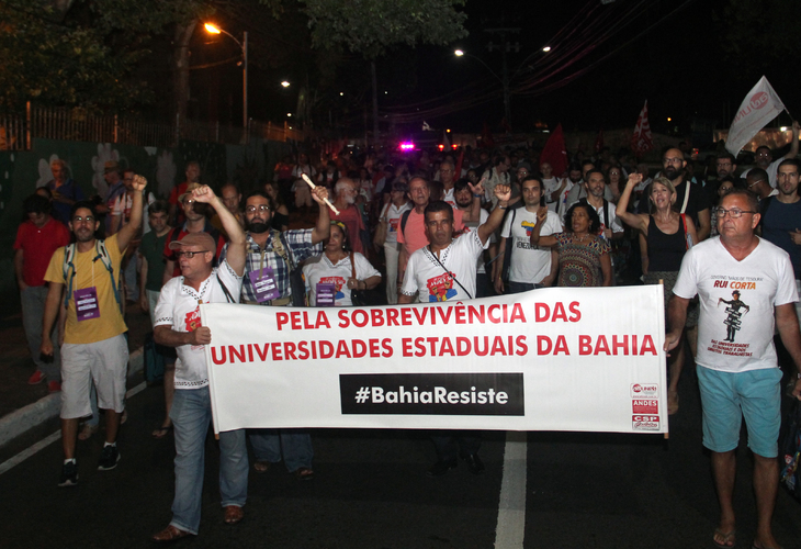 Participantes do 37º Congresso do ANDES-SN fazem manifestação em Salvador (BA)