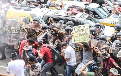 Governo do Paraná transforma Curitiba em praça de guerra para alterar previdência