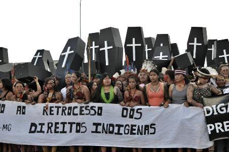 Indígenas montam acampamento na Esplanada dos Ministérios, em Brasília