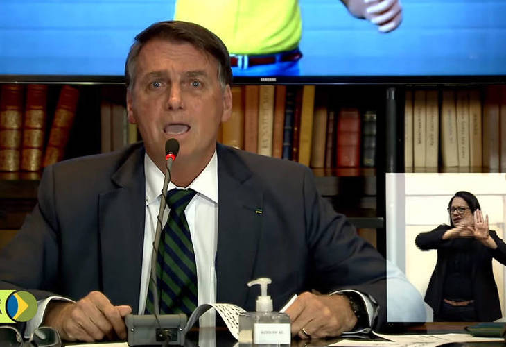 Bolsonaro faz live para disseminar mentiras sobre voto impresso