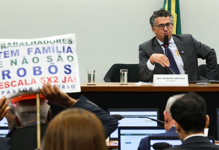 Parecer sobre fim da escala 6x1 é adiado em meio à pressão por transição de 10 anos