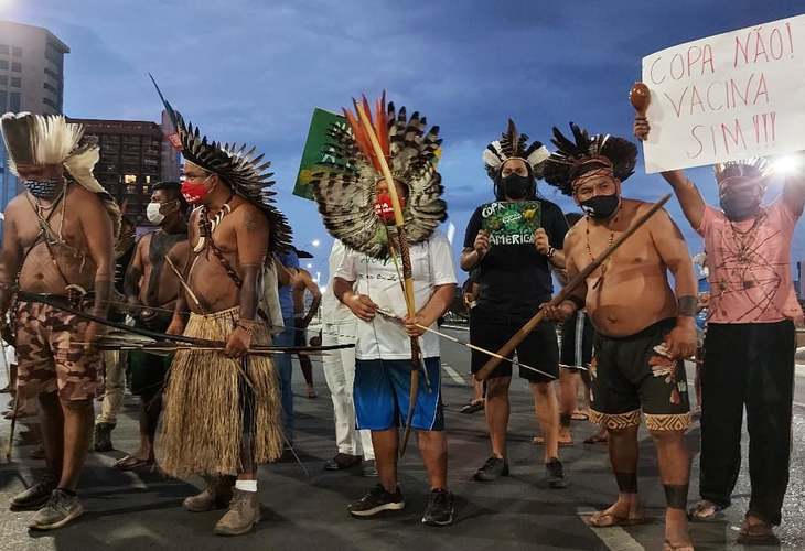 Povos indígenas protestam em Brasília em defesa de seus direitos