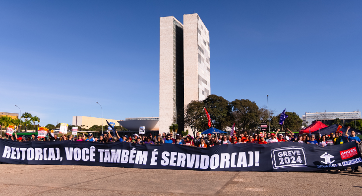 Pressionado pela greve, governo anuncia R$ 5,5 bi para orçamento da Educação Federal