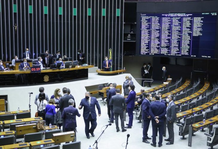 Câmara aprova PEC dos Precatórios em 2° turno. Calote no povo para garantir planos eleitorais de Bolsonaro