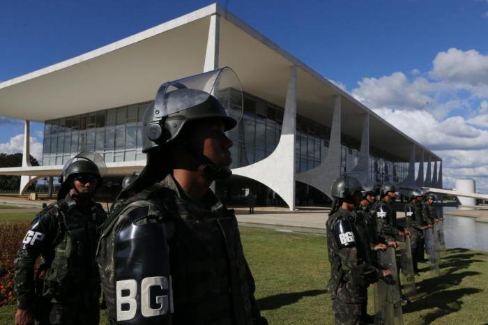 Com rejeição crescente, nova lei antiterror é aposta de Bolsonaro para reprimir protestos sociais