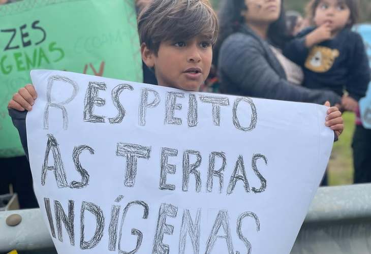 Indígenas protestam contra projetos de lei que ameaçam demarcação de terras