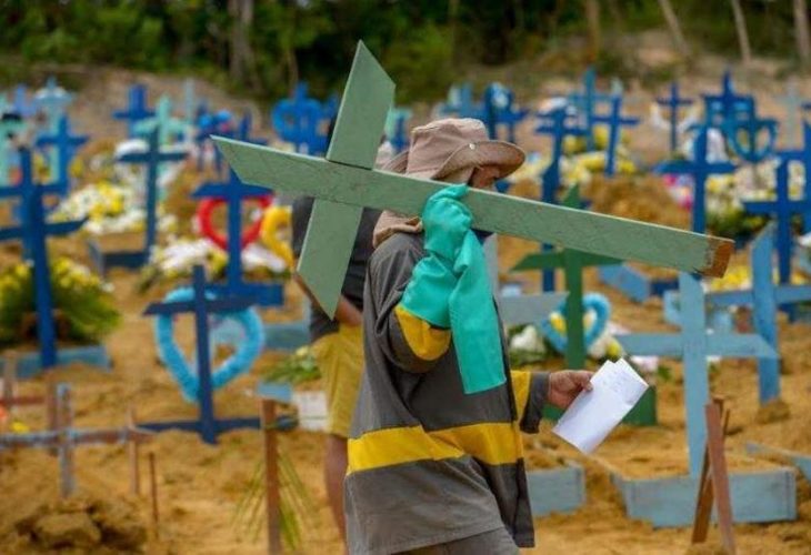 Brasil ultrapassa 250 mil mortes pela Covid-19, com pandemia sem controle, UTIs lotadas e poucas vacinas