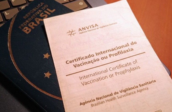 Governo segue omisso apesar de riscos da Ômicron e se nega a exigir vacinação de viajantes